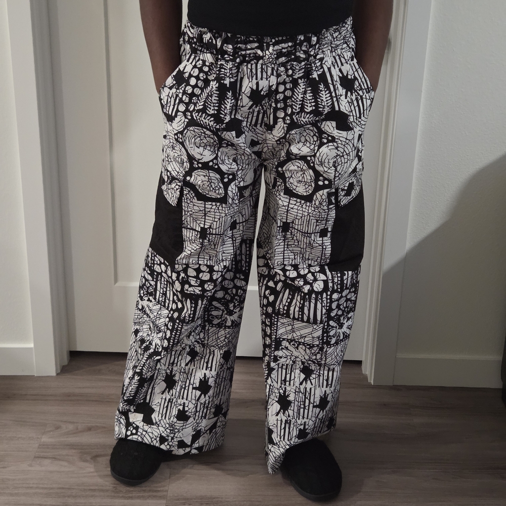 Black and White Graphic Print Pants